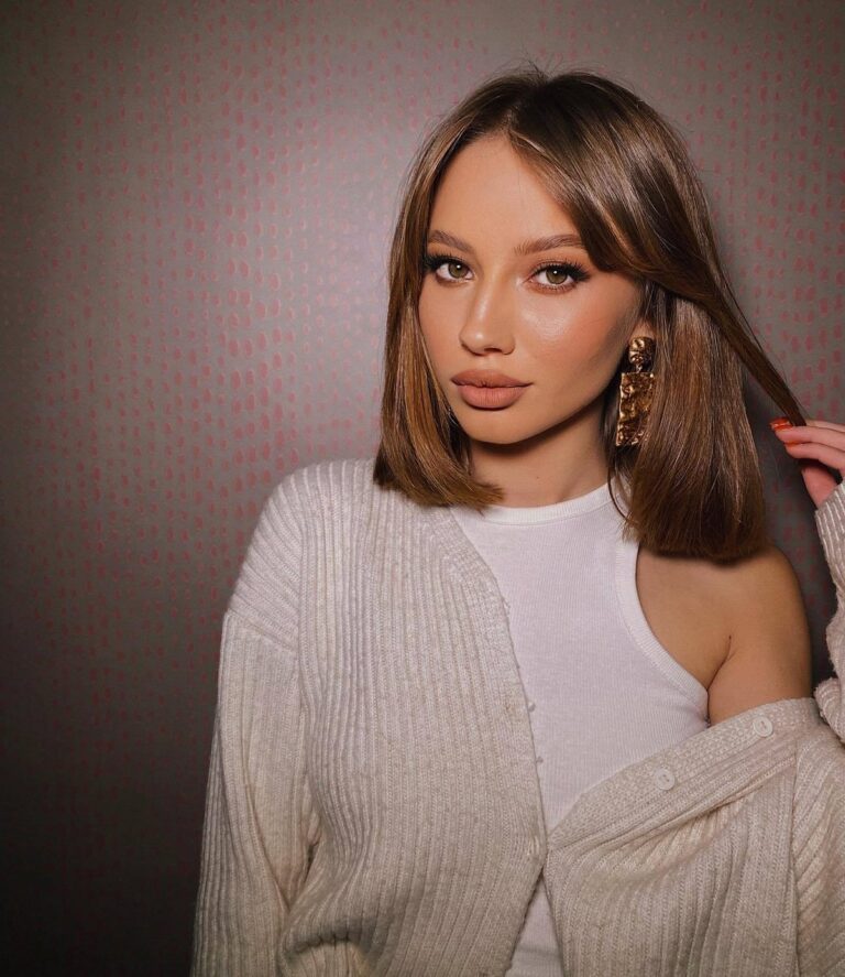 Стрижки на средние волосы 2025 — актуальные тенденции