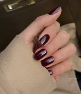 Новинки осеннего маникюра на октябрь 2025: главные тренды