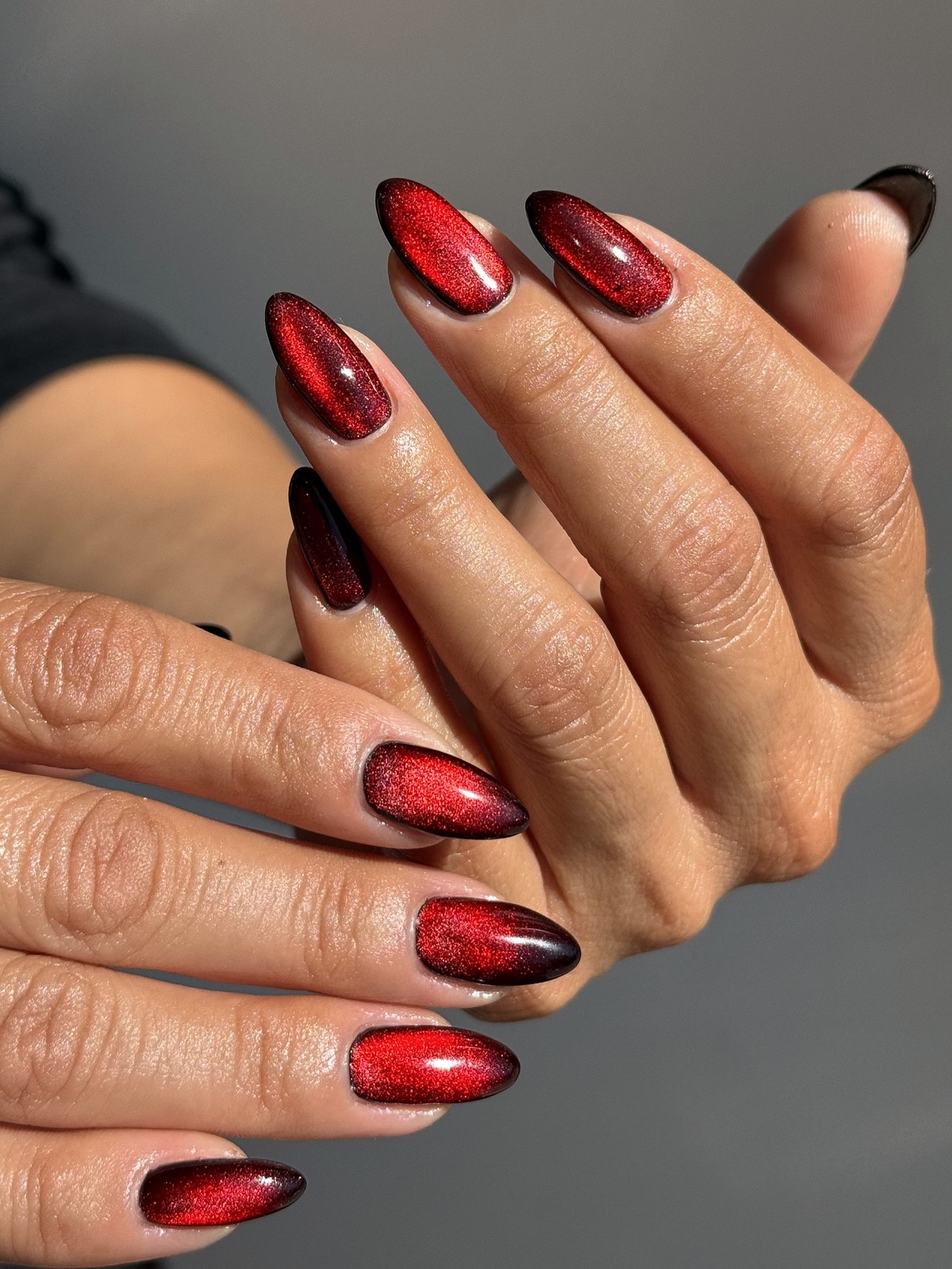 Маникюр на декабрь 2026: тренды месяца и идеи дизайна