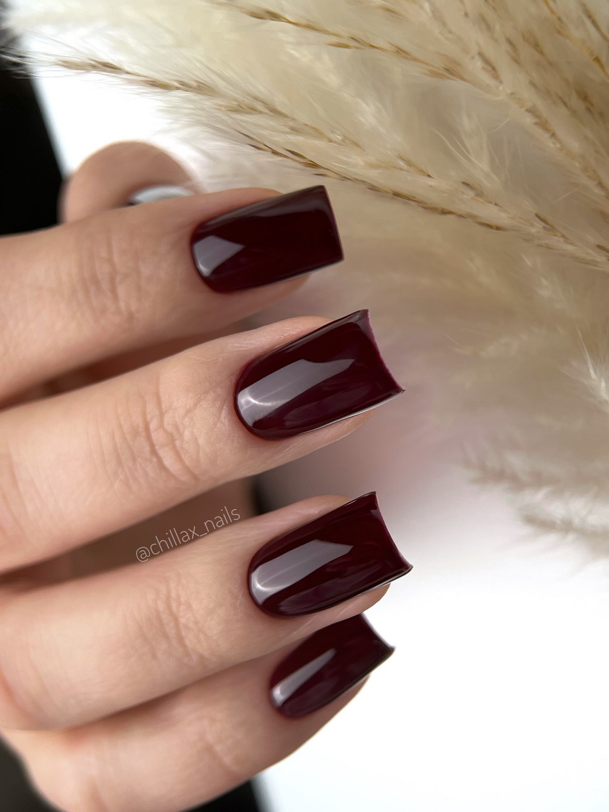 Маникюр на декабрь 2026: тренды месяца и идеи дизайна