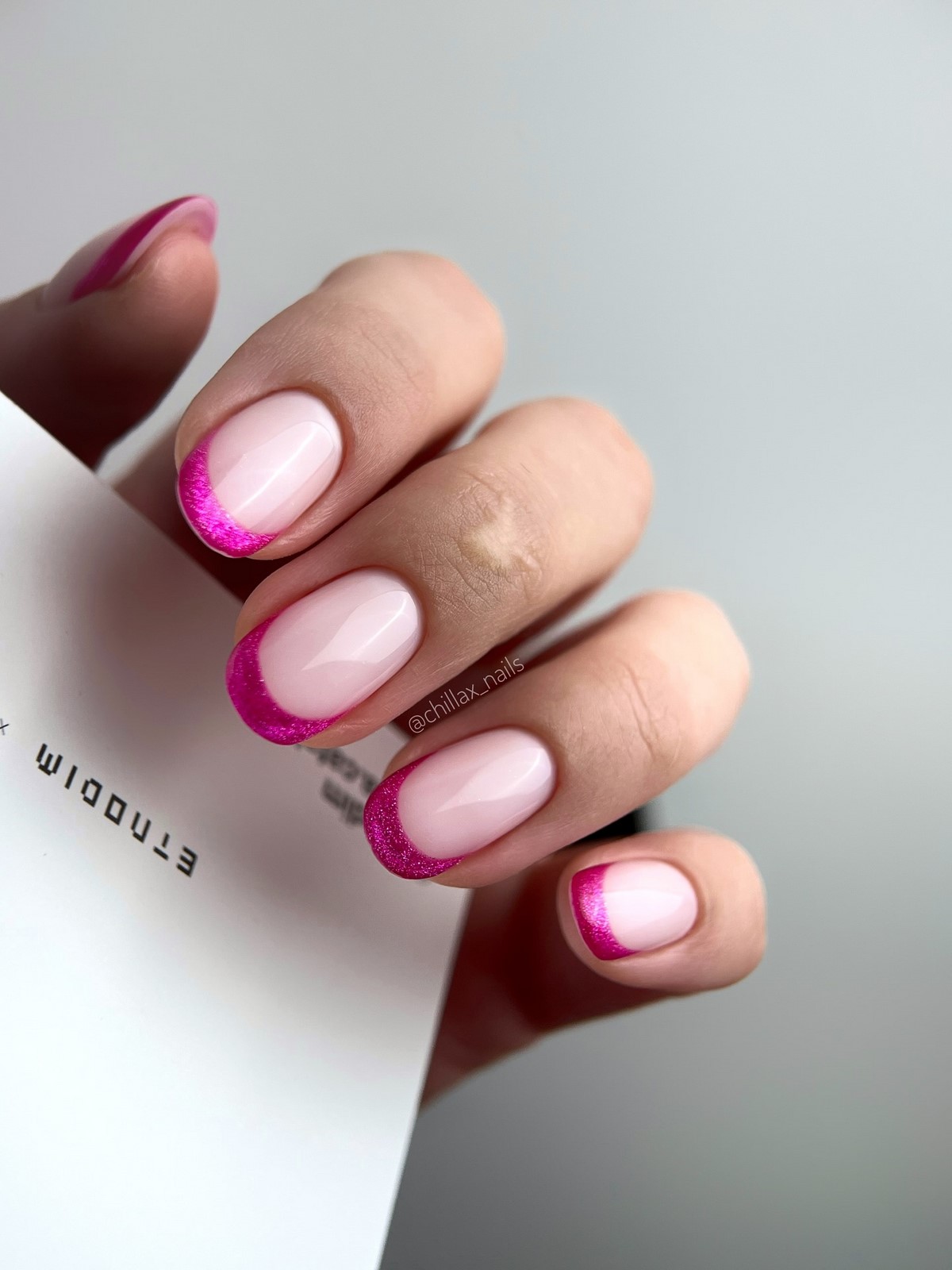 Маникюр на декабрь 2026: тренды месяца и идеи дизайна