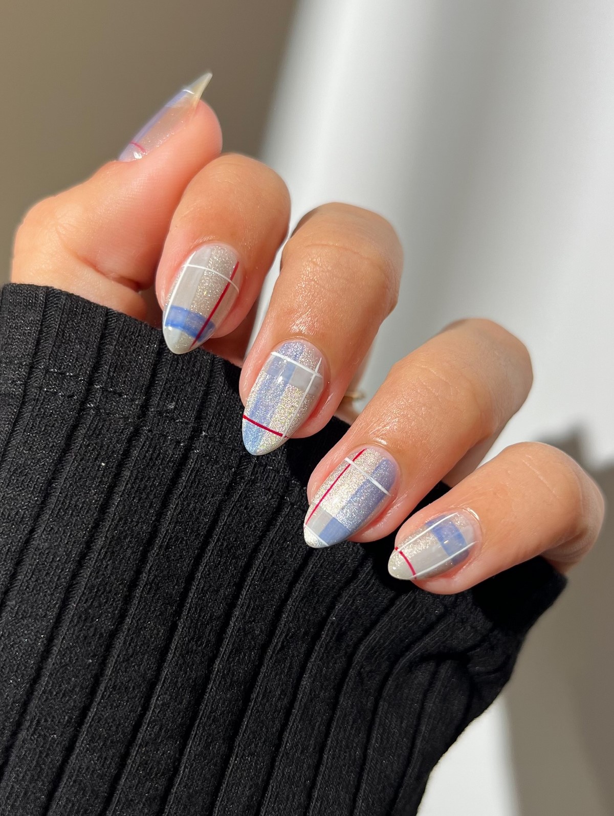 Маникюр на декабрь 2026: тренды месяца и идеи дизайна