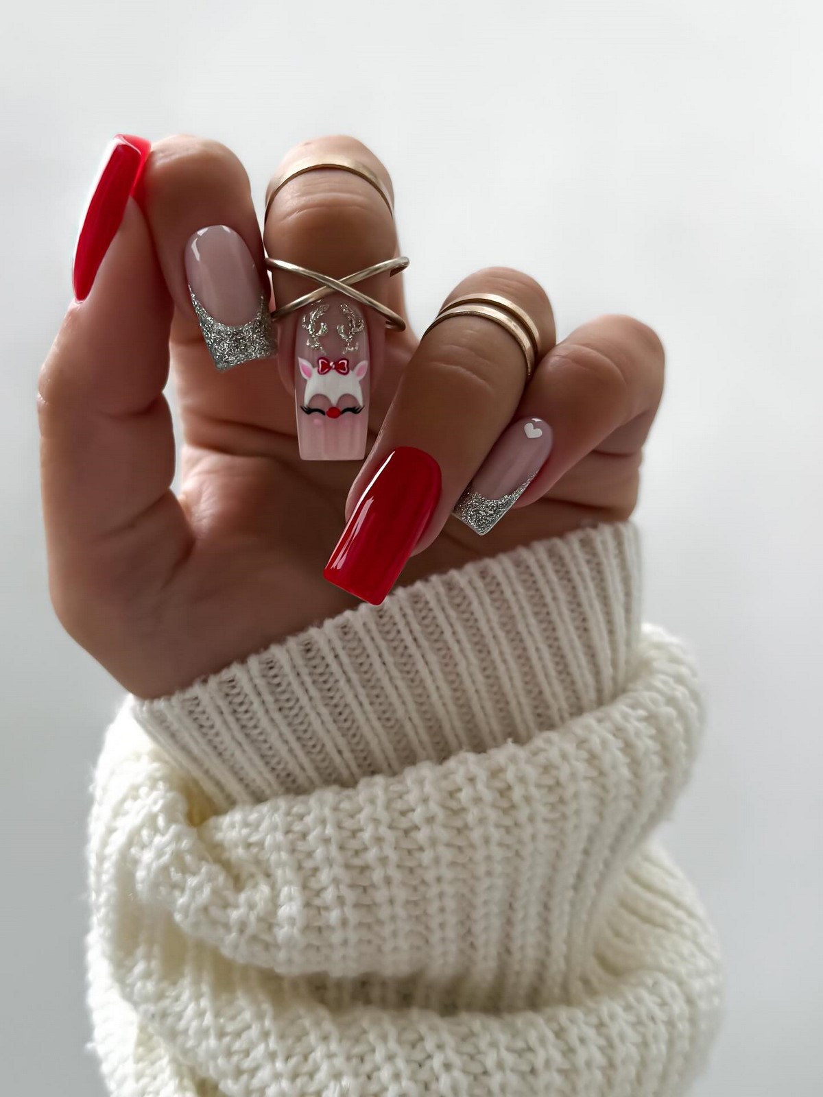 Маникюр на декабрь 2026: тренды месяца и идеи дизайна