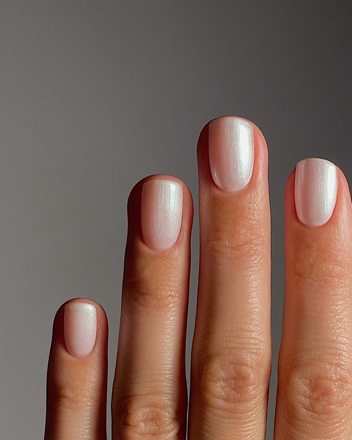 Маникюр на декабрь 2026: тренды месяца и идеи дизайна