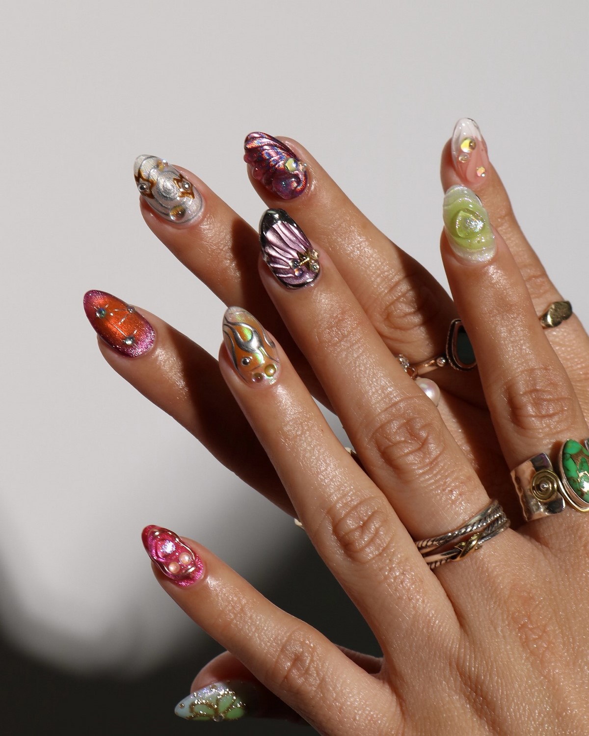 Маникюр на декабрь 2026: тренды месяца и идеи дизайна