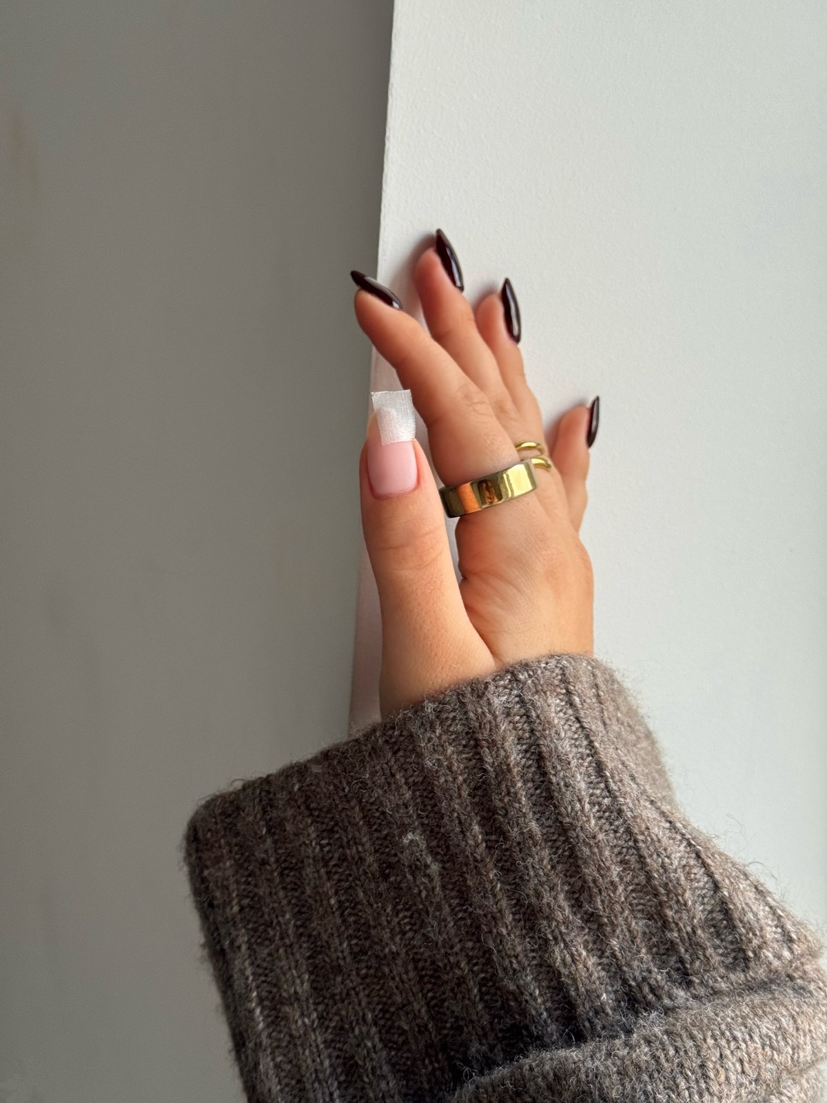 Маникюр на декабрь 2026: тренды месяца и идеи дизайна