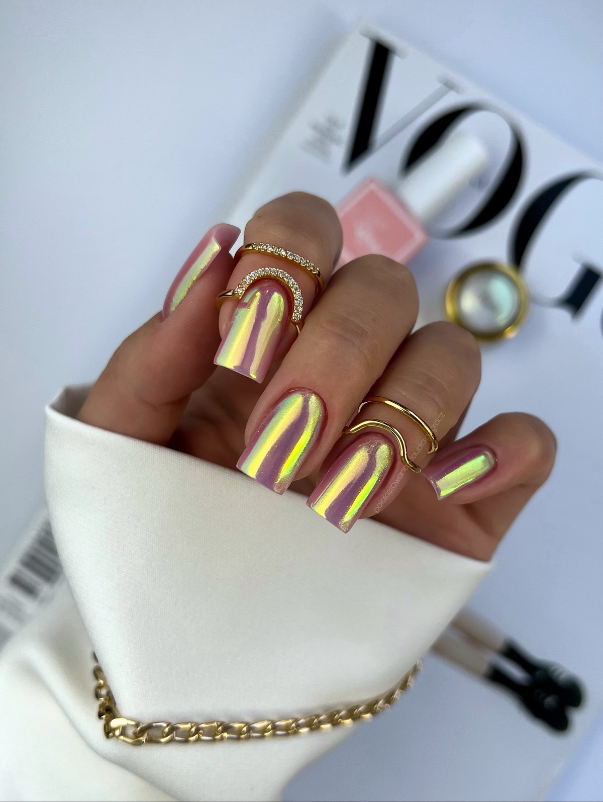 Маникюр на декабрь 2026: тренды месяца и идеи дизайна