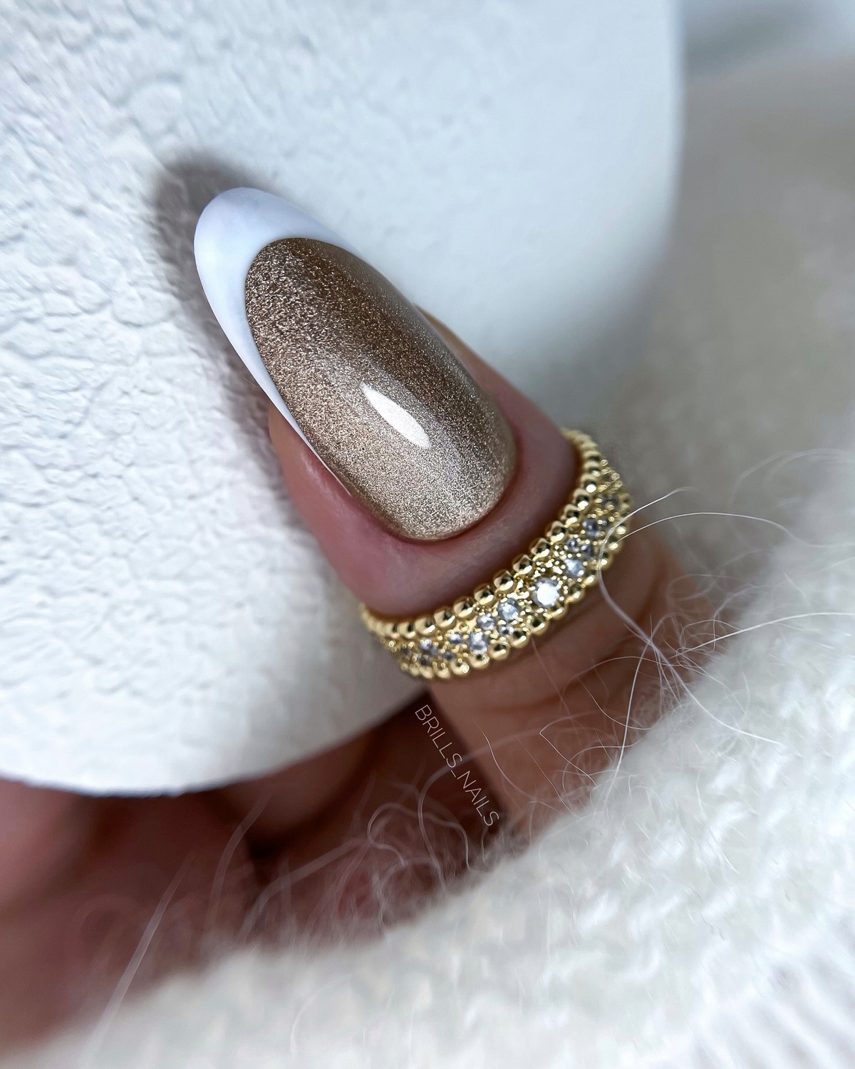 Маникюр на декабрь 2026: тренды месяца и идеи дизайна