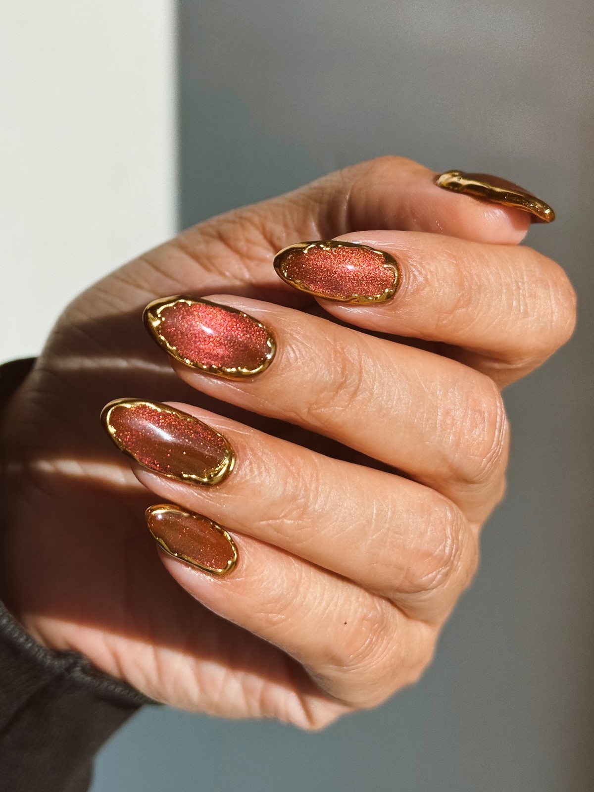 Маникюр на декабрь 2026: тренды месяца и идеи дизайна