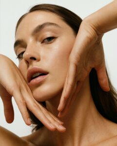 Переход от осеннего ухода к зимнему: гид по бьюти-рутине