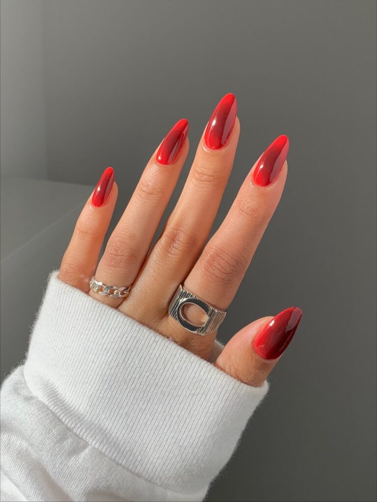 Аура маникюр на январь 2026: главные зимние тенденции