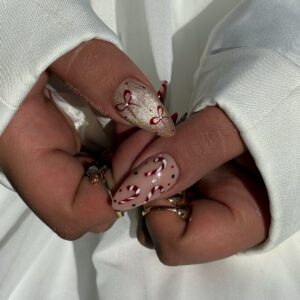 Бархатный маникюр на Новый год 2026: сияющий тренд