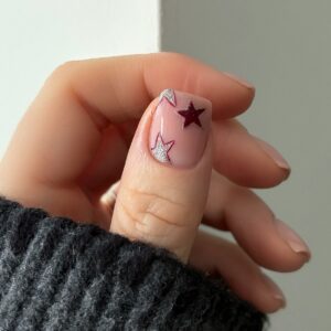 Звездный маникюр зимой 2025-2026: тренд сезона