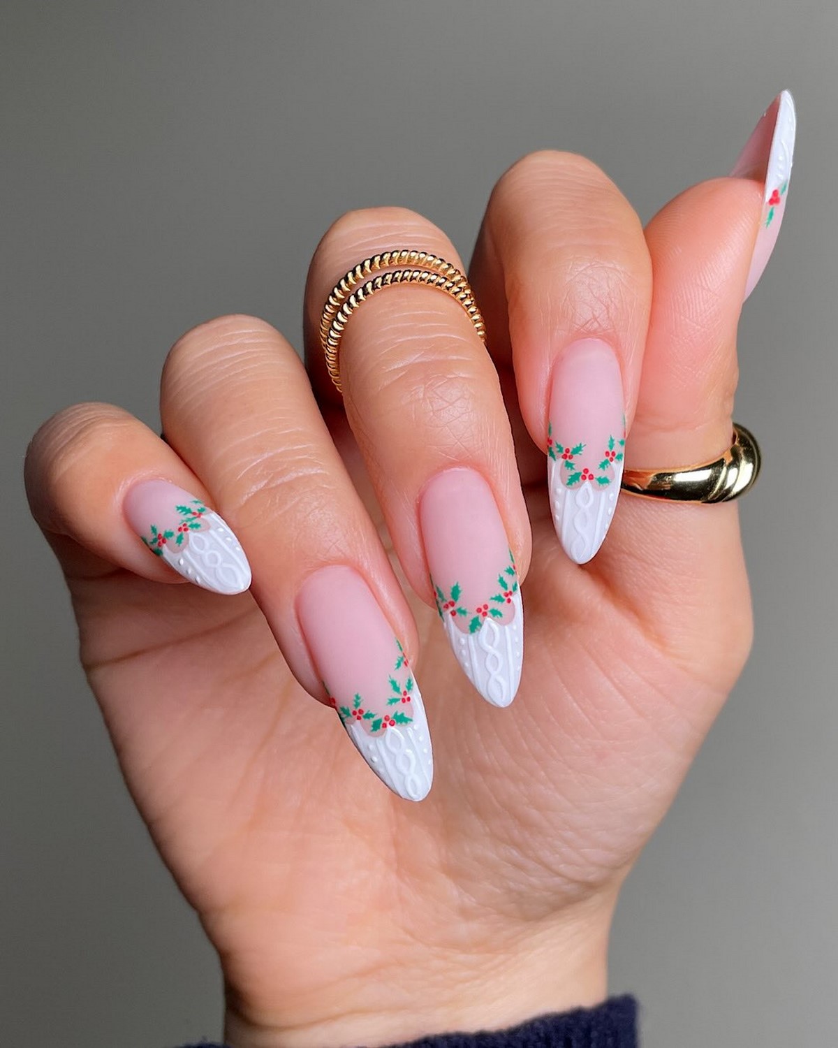 8 трендов миндалевидного маникюра на зиму 2026-2027