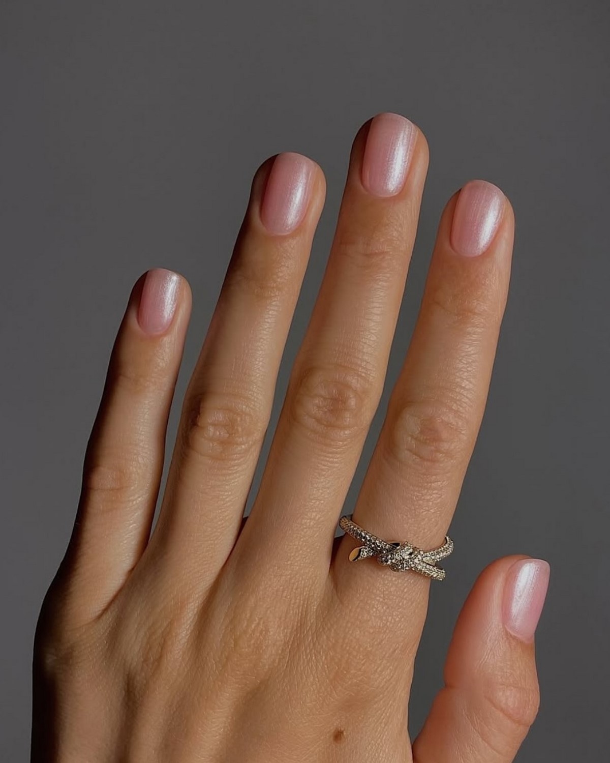 Зимний маникюр Clean Girl 2026-2027: эволюция чистоты