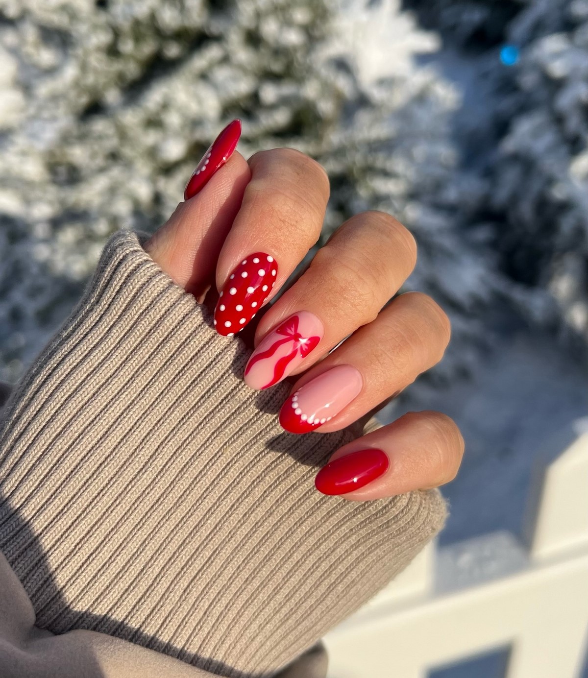 8 трендов миндалевидного маникюра на зиму 2026-2027