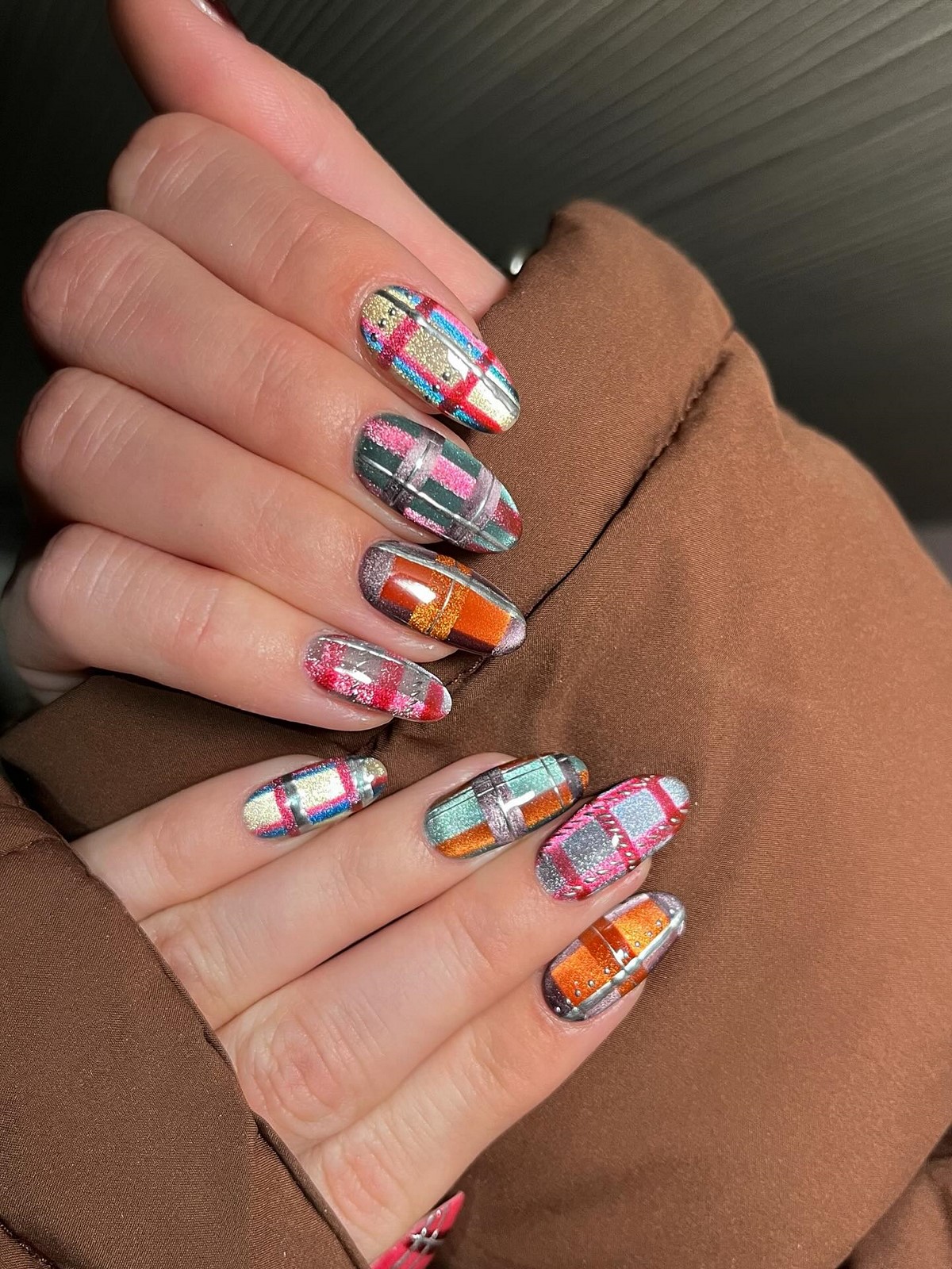 8 трендов миндалевидного маникюра на зиму 2026-2027