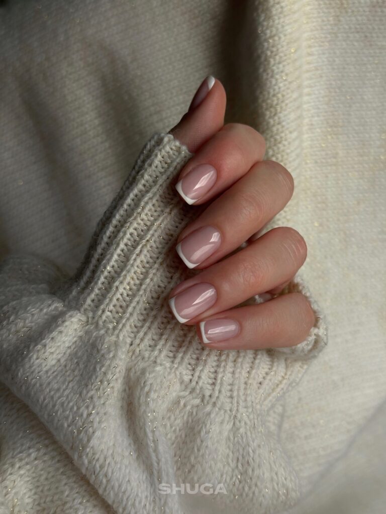 Френч-маникюр в феврале 2026: роскошь зимних идей