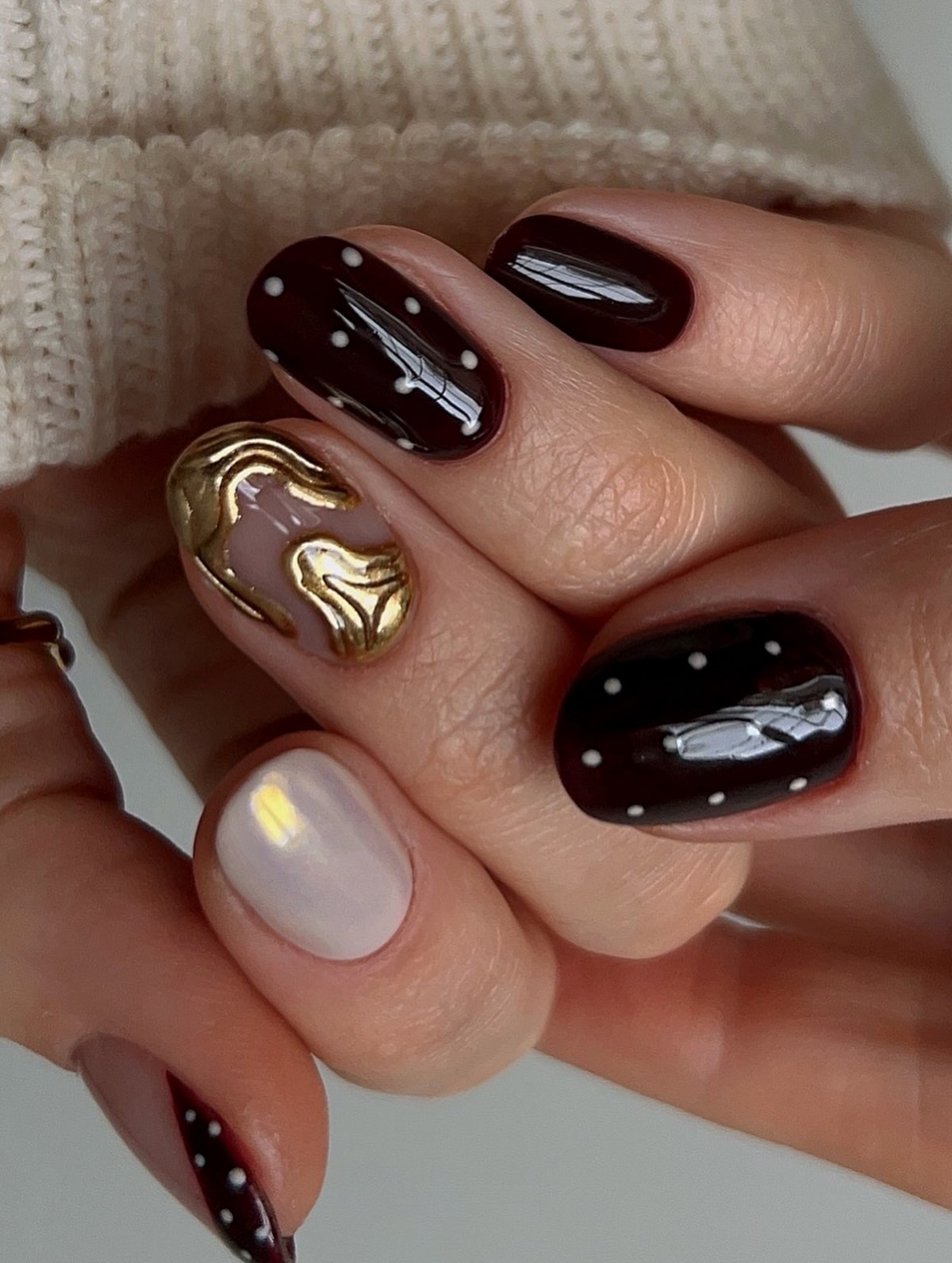 Нежное сияние на ногтях зимой 2026 – тренд, который смотрится дорого