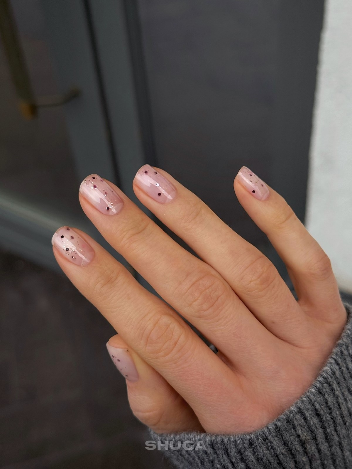 Зимний маникюр с деликатными акцентами на 2026 год