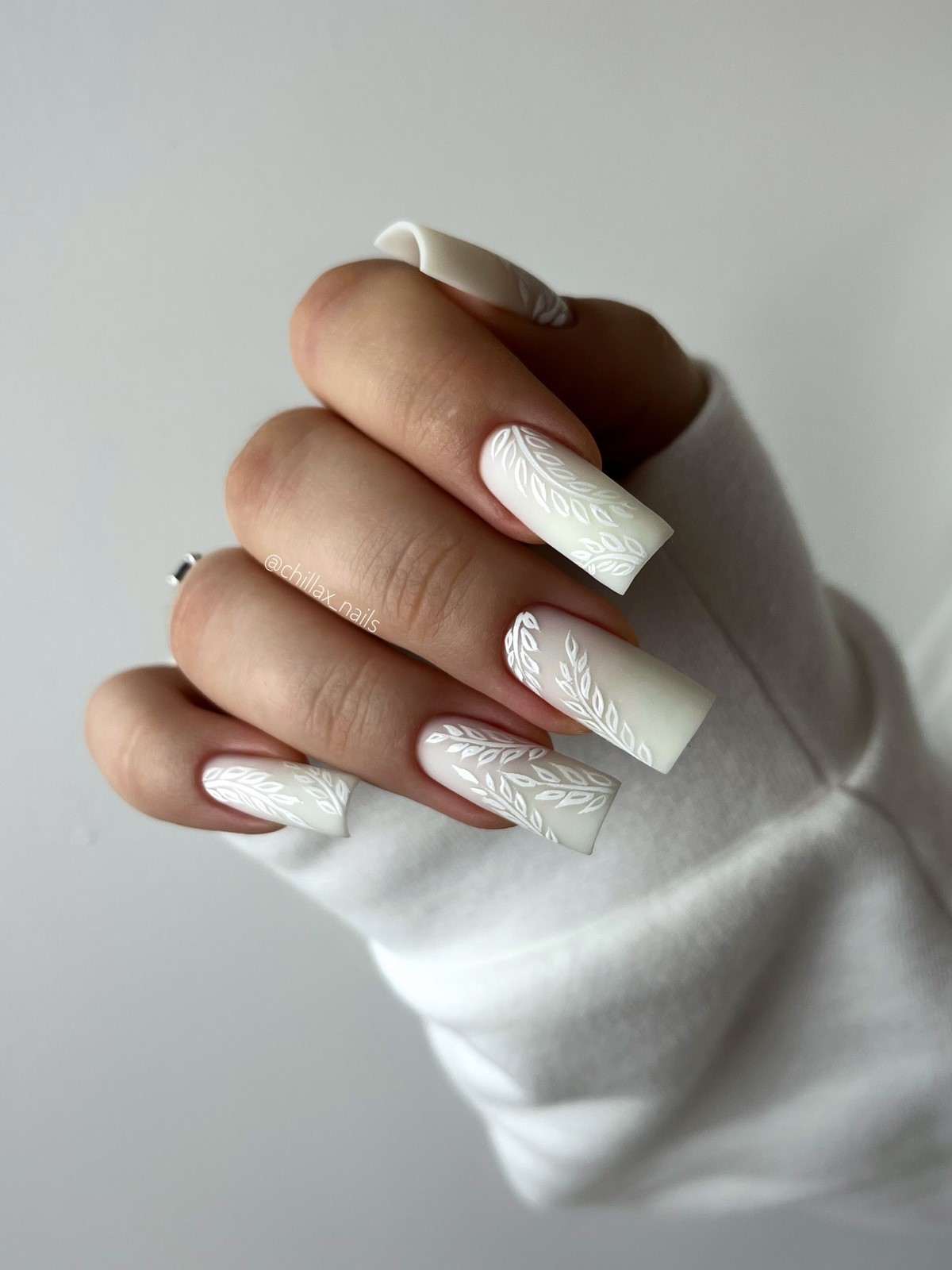 Молочный маникюр на февраль 2026: эстетика чистоты и стиля