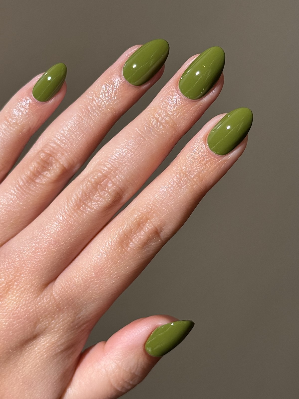 4 самые модные оттенки маникюра сезона 2026