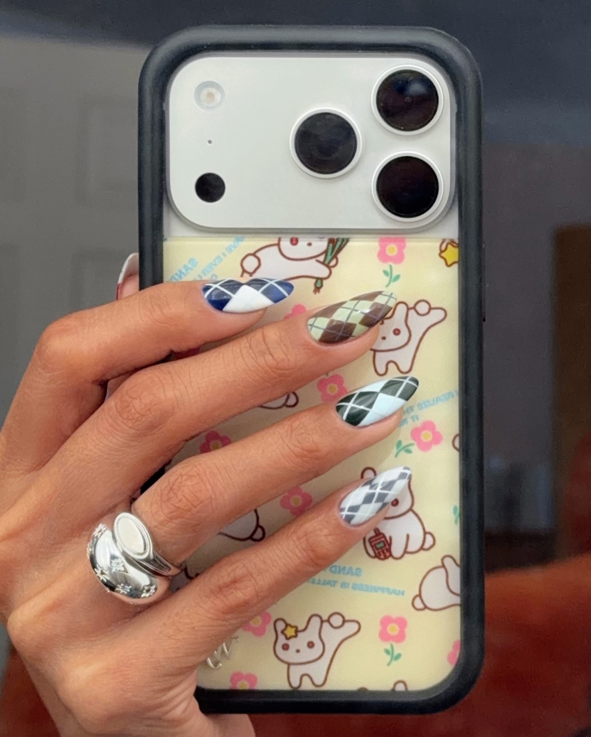 Молочный маникюр на февраль 2026: эстетика чистоты и стиля