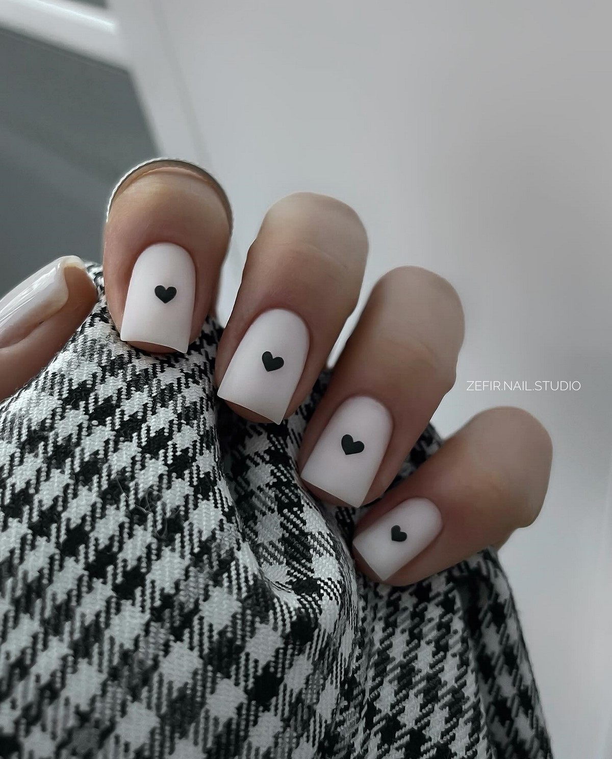 Молочный маникюр на февраль 2026: эстетика чистоты и стиля