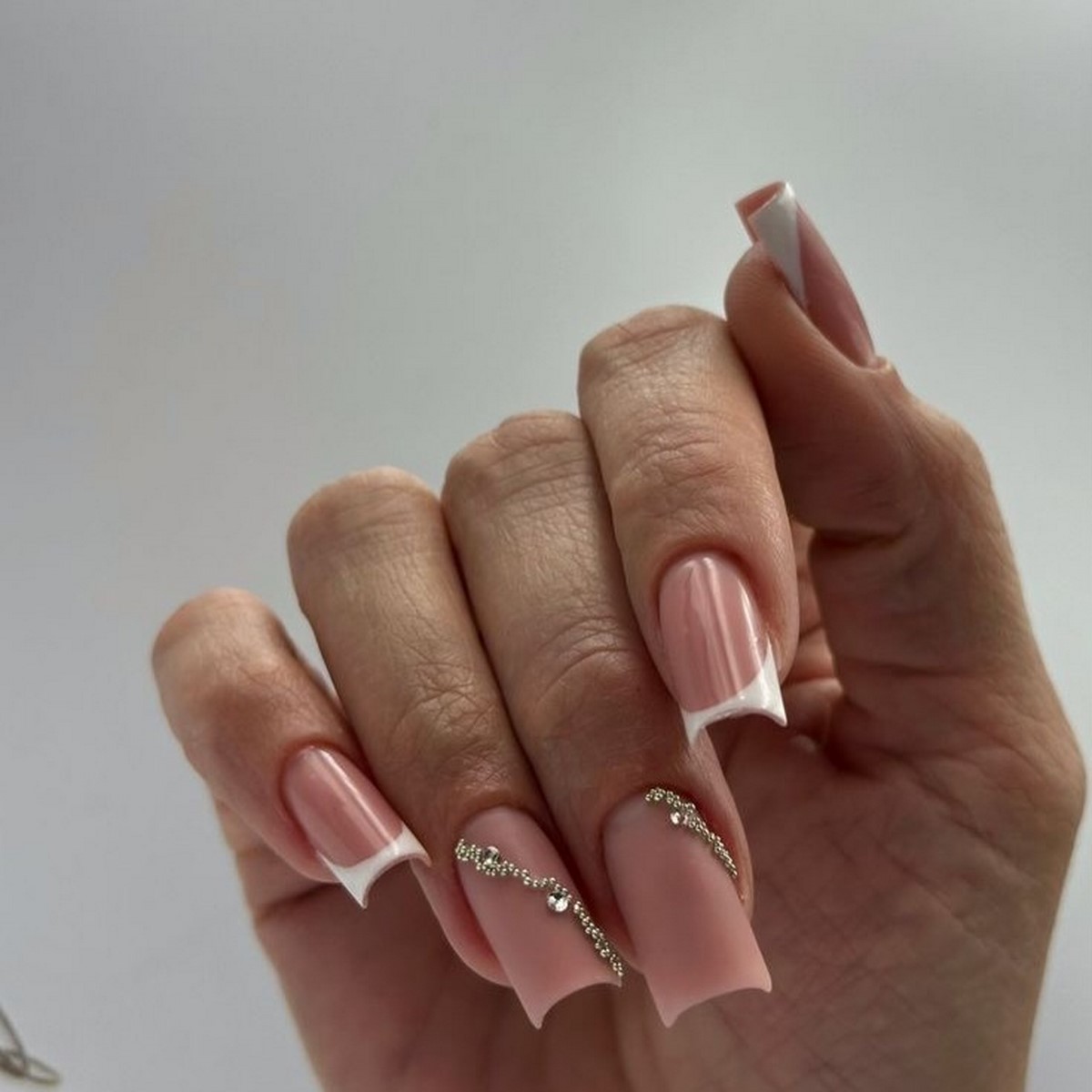 Идеи френч-маникюра на зиму 2026 с модным характером