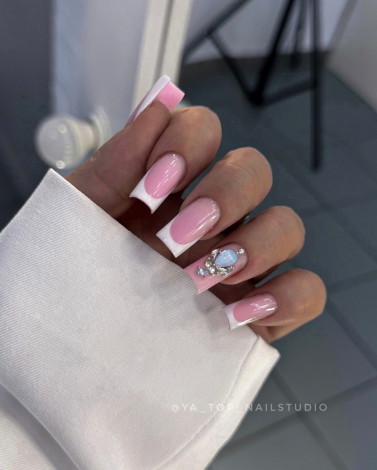 Идеальный белый френч зимой 2026 как символ стиля