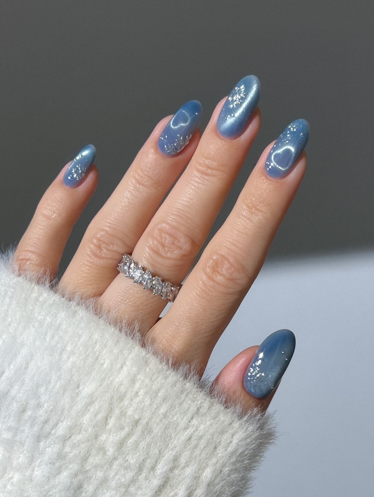 Кошачий глаз на зиму 2026: 5 идей для сияющих ногтей