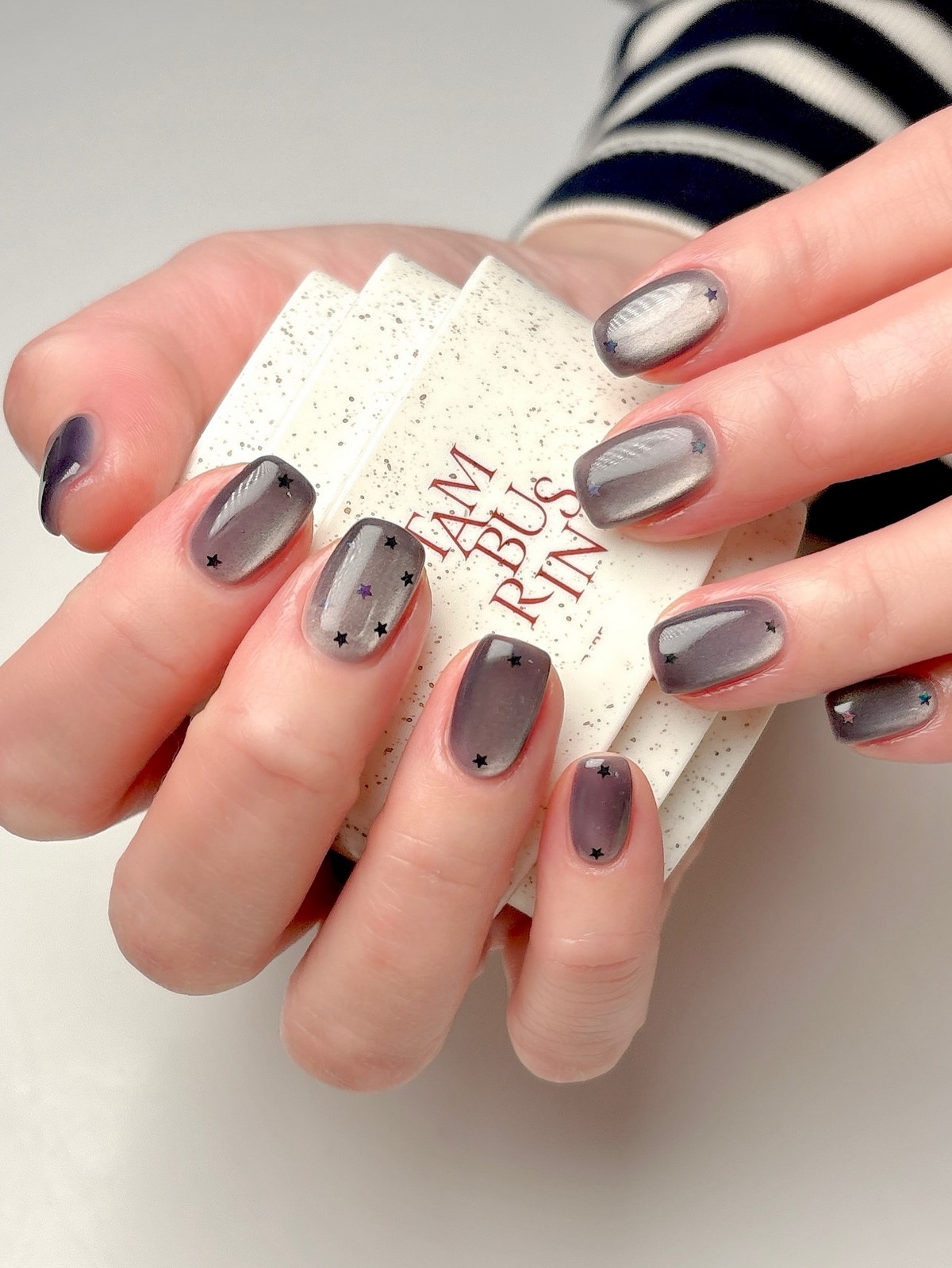 Кошачий глаз на зиму 2026: 5 идей для сияющих ногтей