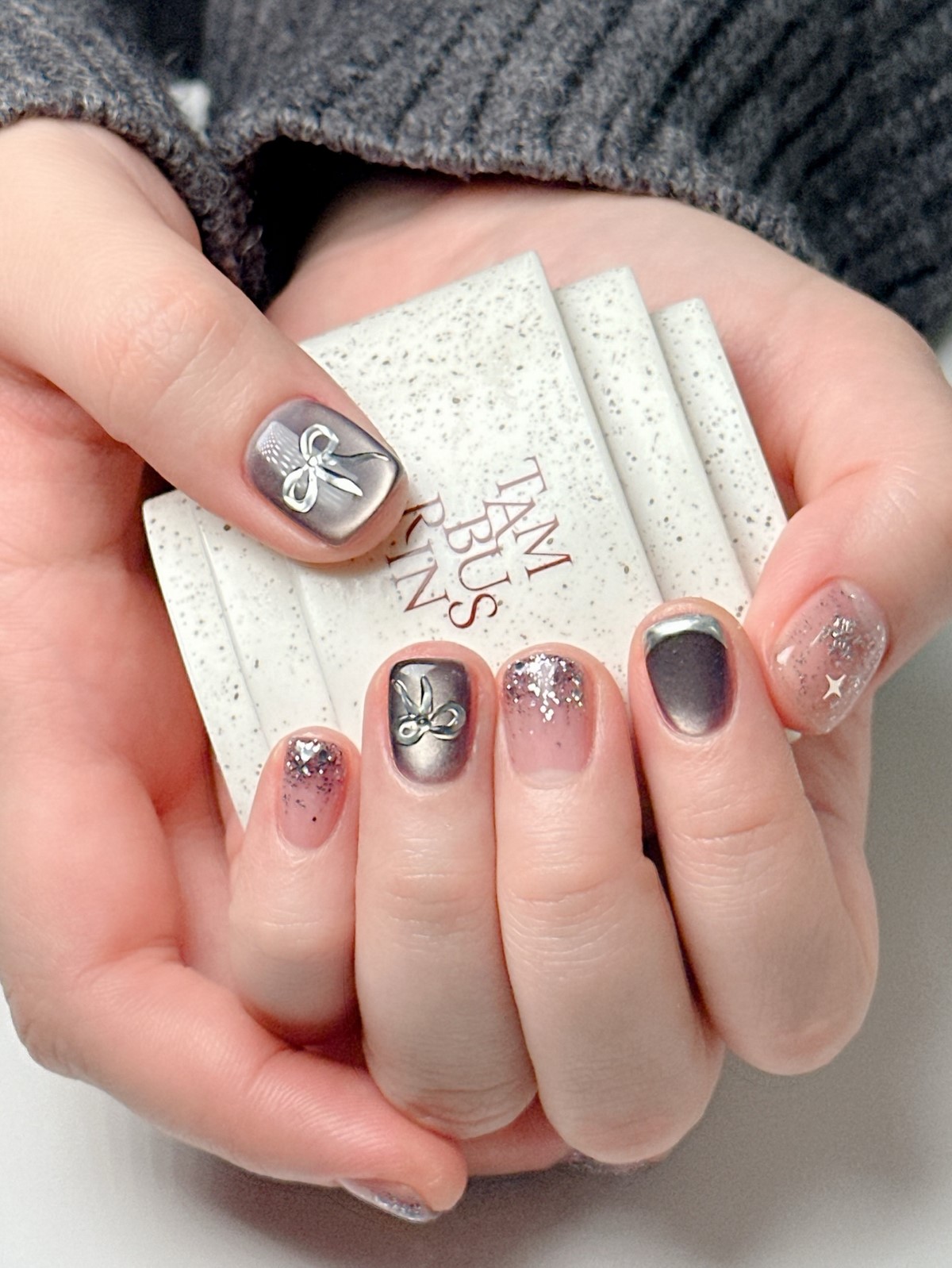 Кошачий глаз на зиму 2026: 5 идей для сияющих ногтей