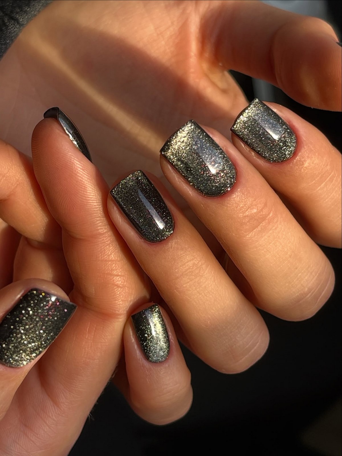 Кошачий глаз на зиму 2026: 5 идей для сияющих ногтей