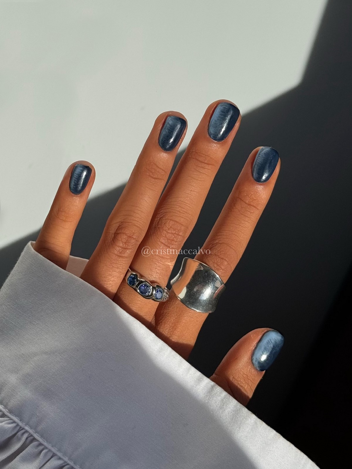 Кошачий глаз на зиму 2026: 5 идей для сияющих ногтей