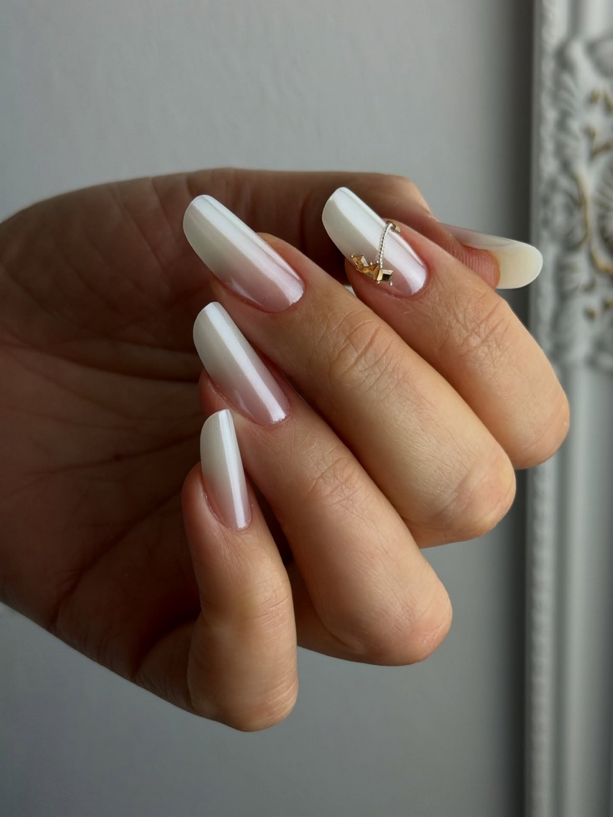 Молочный маникюр на февраль 2026: эстетика чистоты и стиля