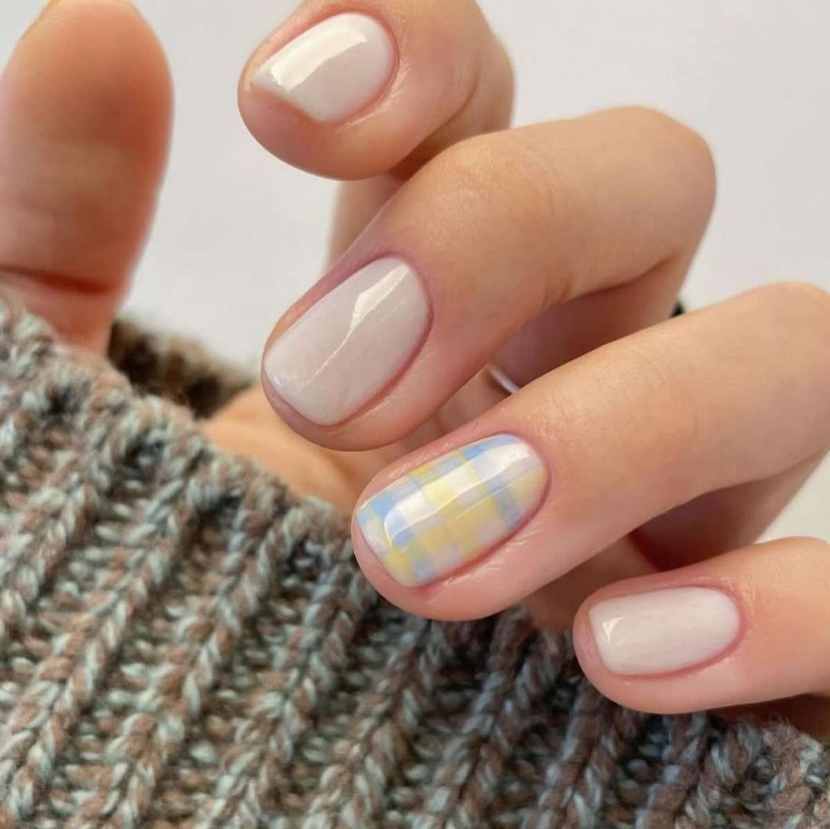 Молочный маникюр на февраль 2026: эстетика чистоты и стиля