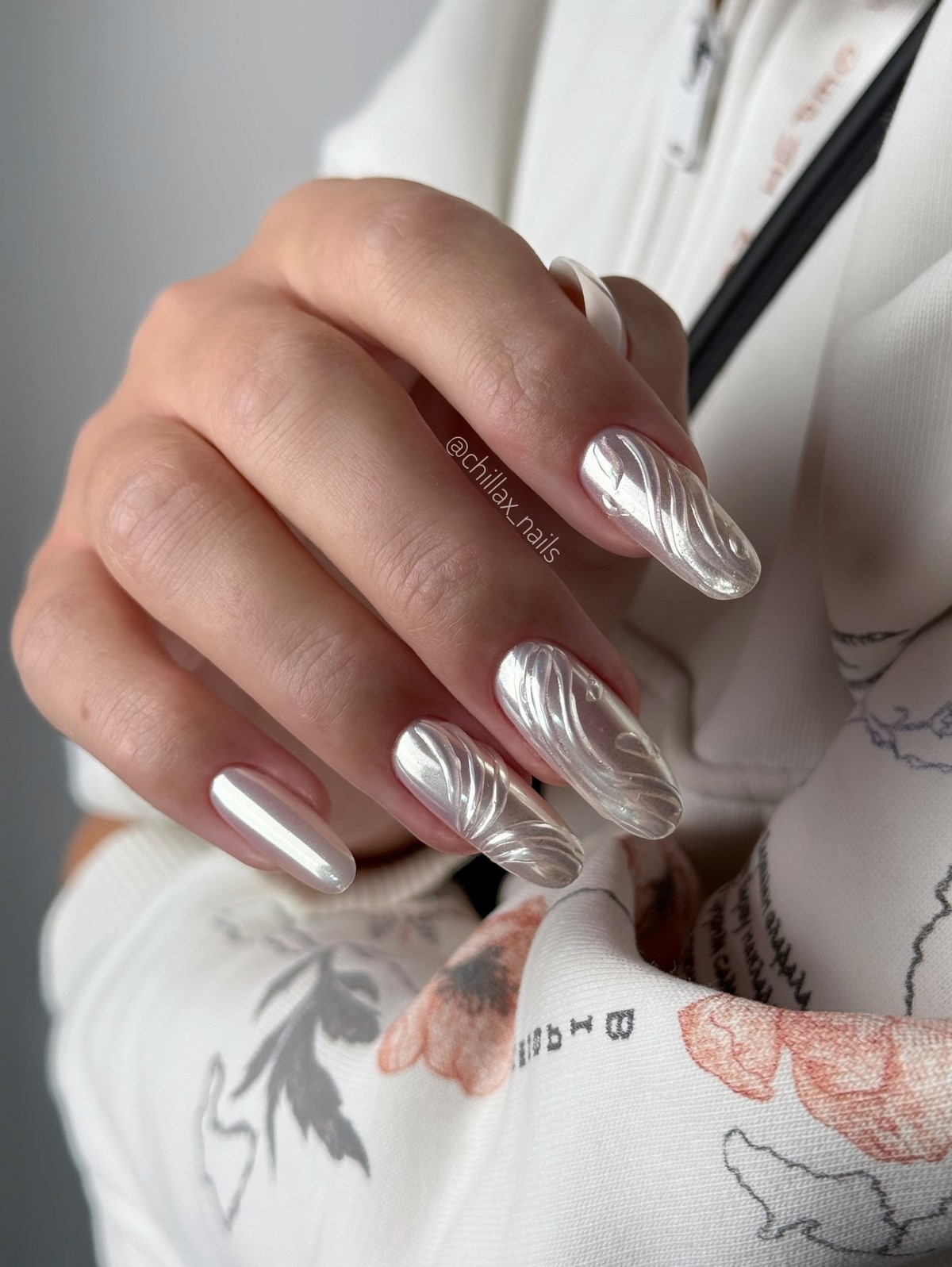 Нежное сияние на ногтях зимой 2026 – тренд, который смотрится дорого