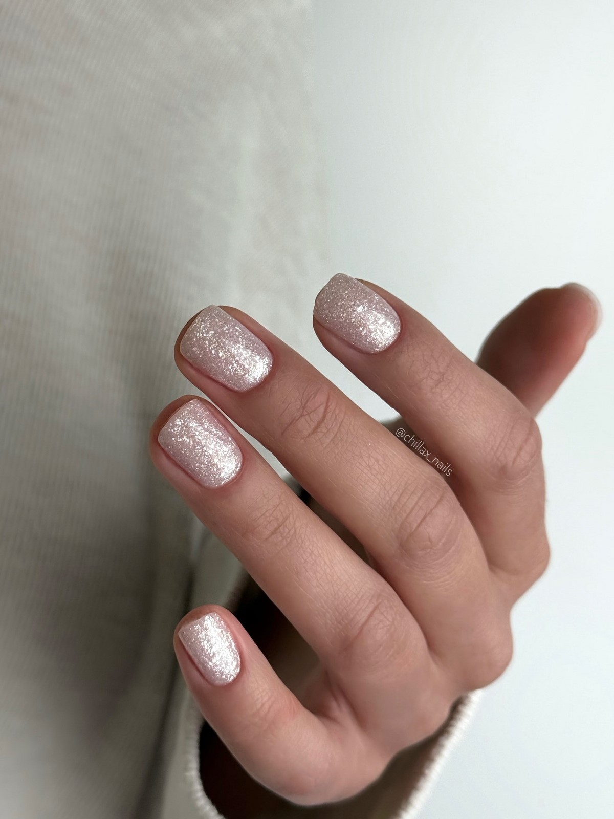 Нежное сияние на ногтях зимой 2026 – тренд, который смотрится дорого