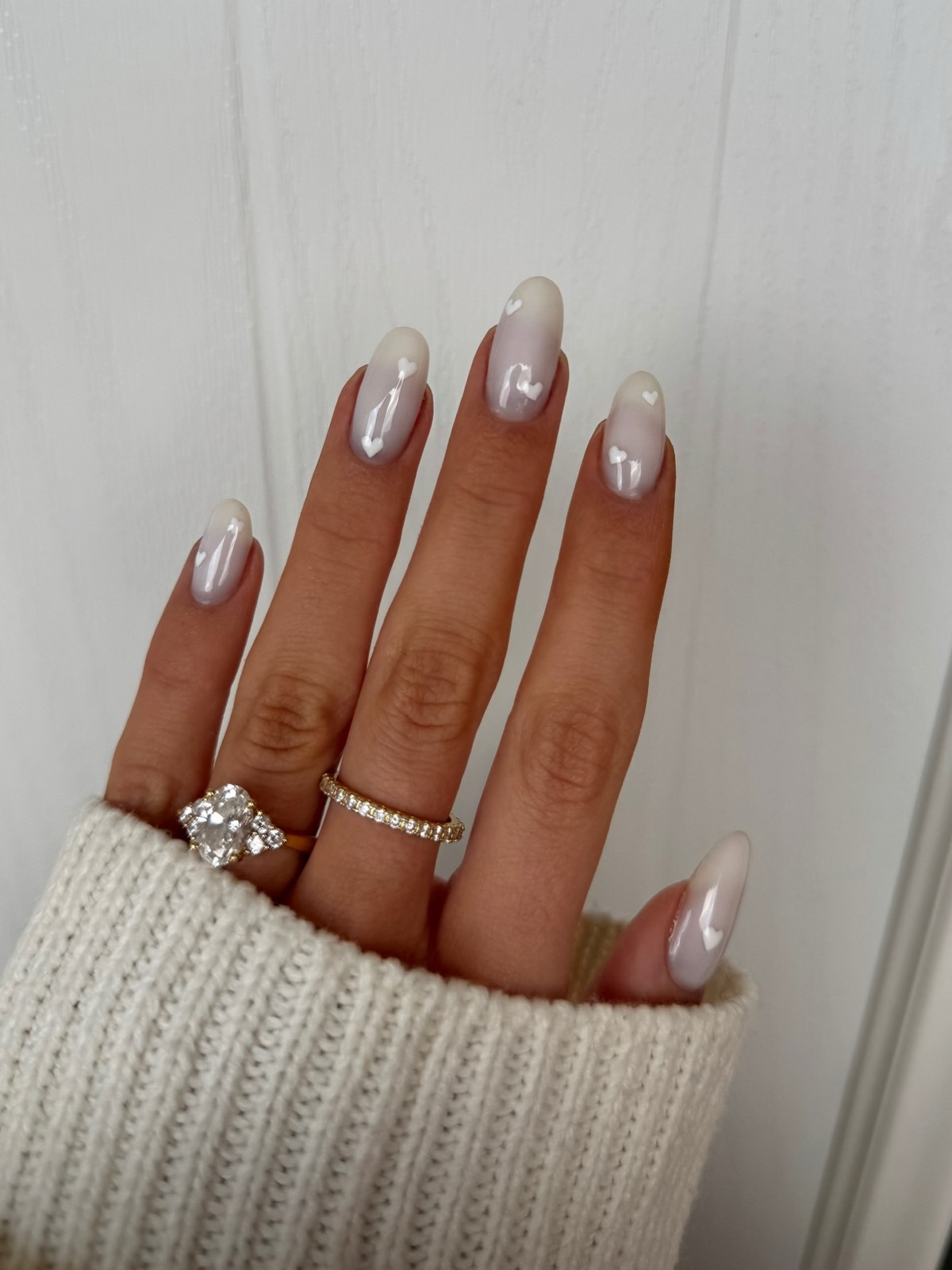 Маникюр с сердечками ко Дню Влюбленных в феврале 2026