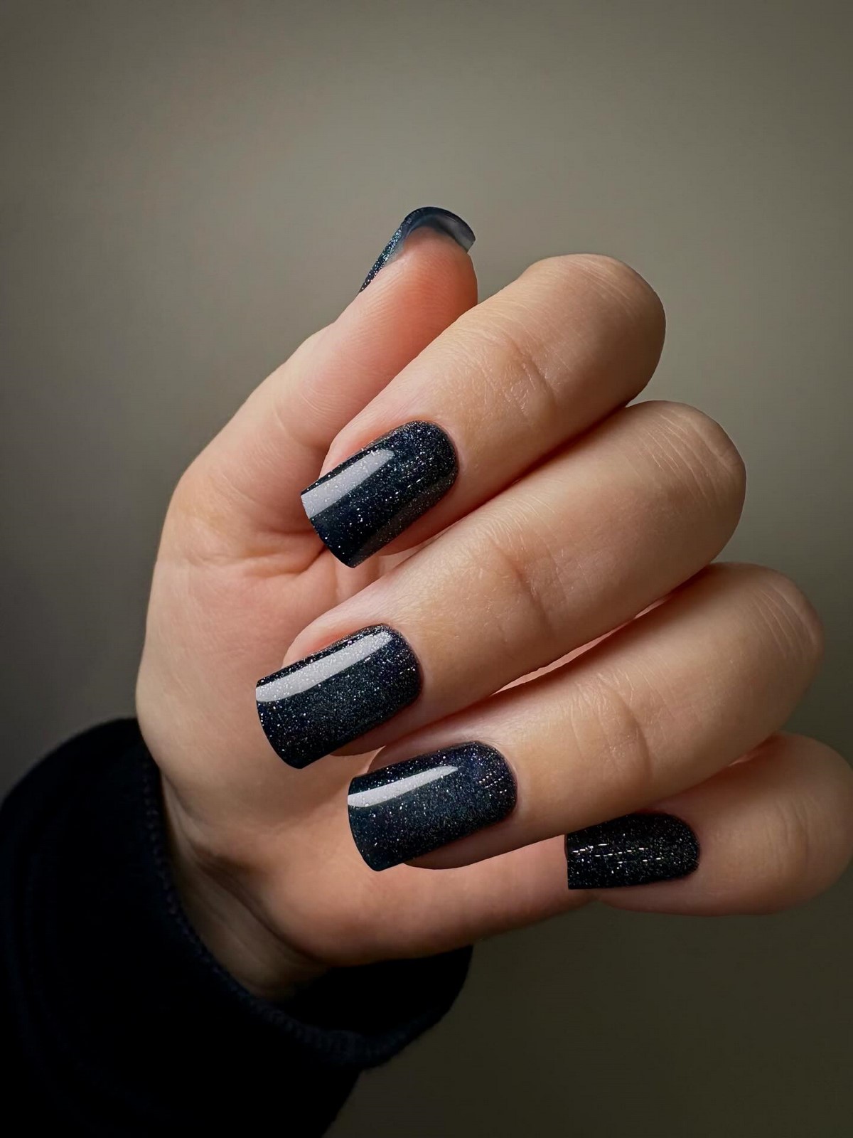 4 самые модные оттенки маникюра сезона 2026