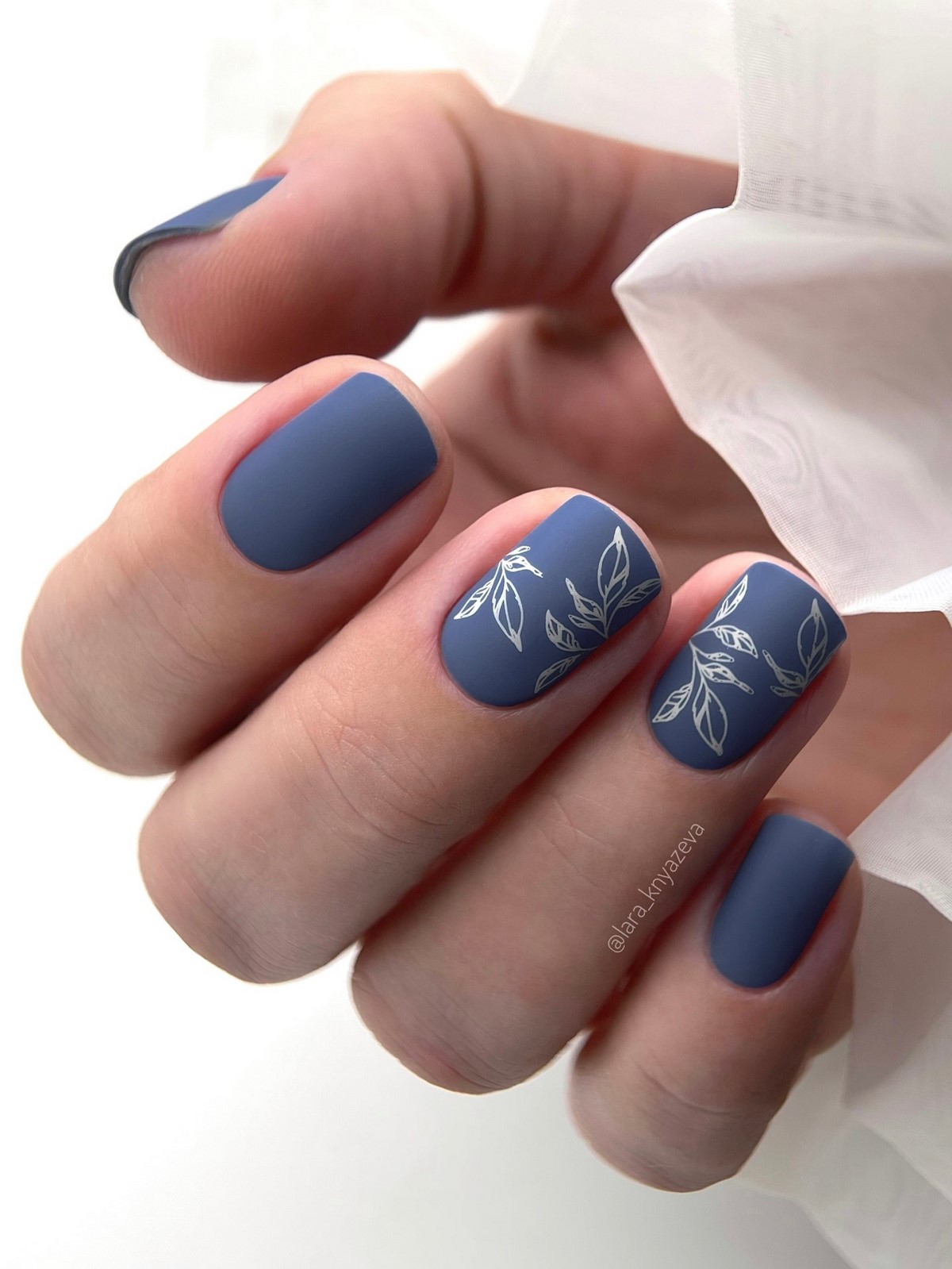 4 самые модные оттенки маникюра сезона 2026