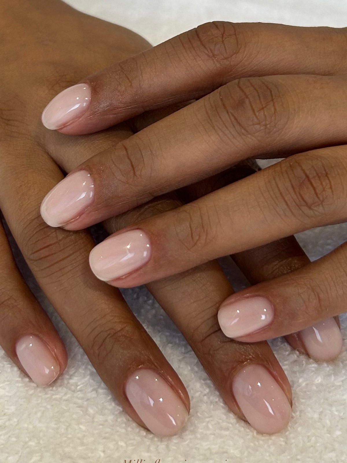 Спокойный маникюр на зиму 2026: универсальные тренды сезона