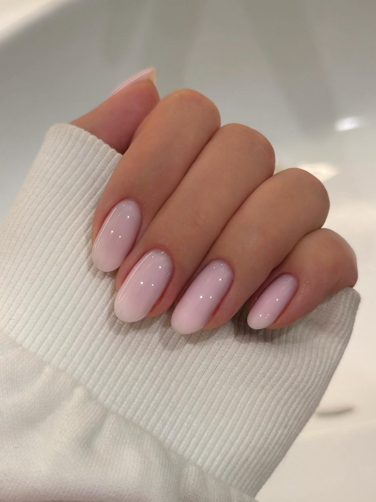 Спокойный маникюр на зиму 2026: универсальные тренды сезона