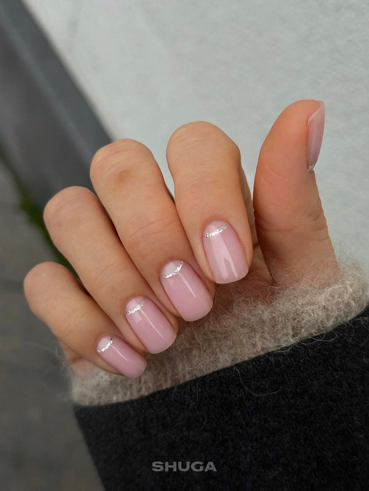 Зимний маникюр с деликатными акцентами на 2026 год