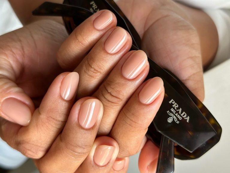 Эти весенние оттенки выглядят дороже и освежают руки