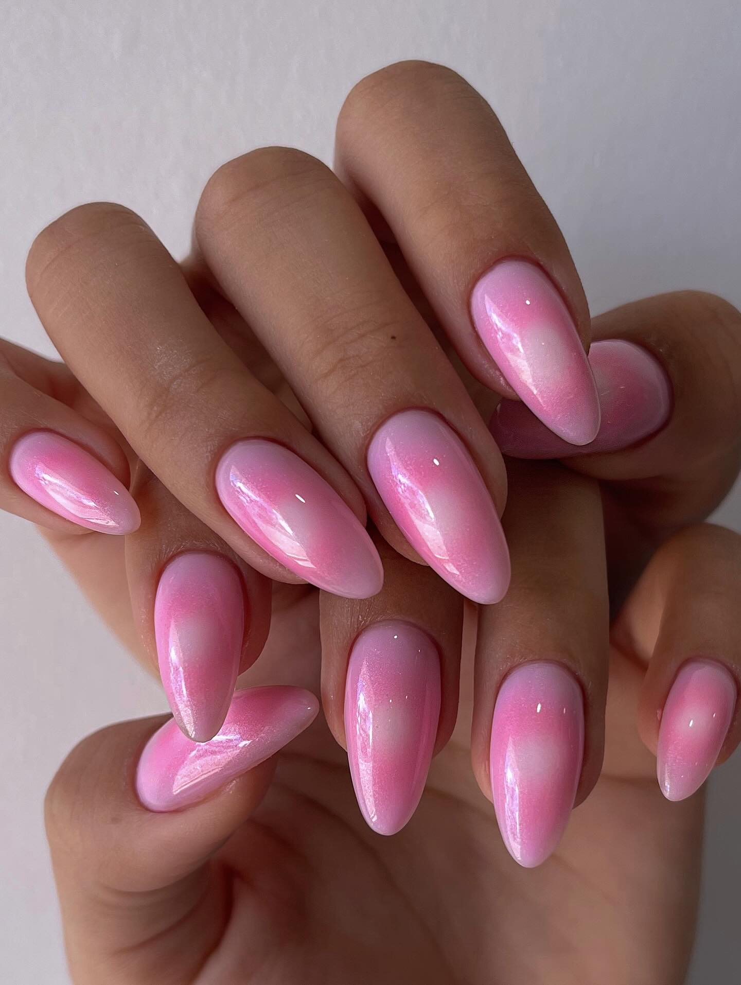 Нежные цвета для ногтей, которые выглядят свежо и дорого