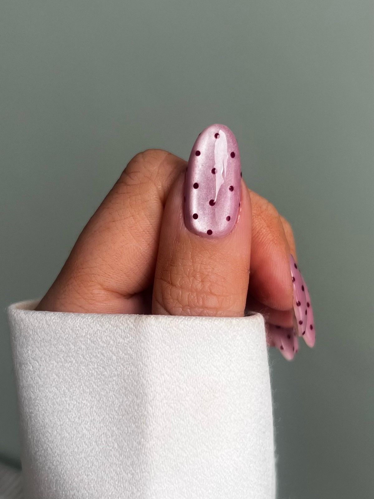 Polka Dots nails весной 2026: самый игривый тренд маникюра, который стал универсальным