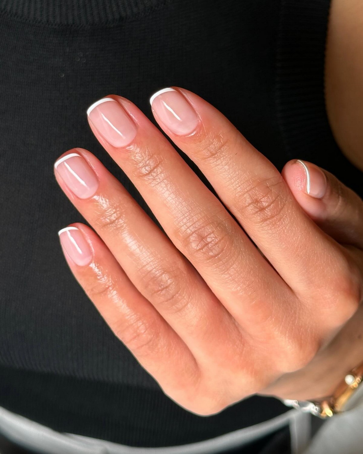 Микрофренч этой весны: тонкая линия, которая меняет весь маникюр