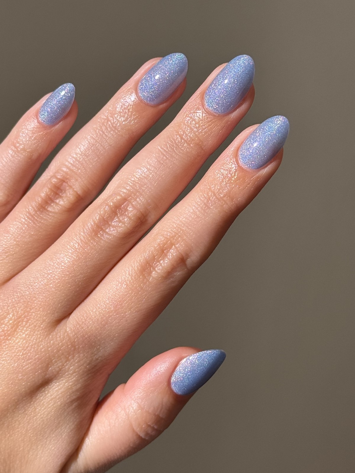 Эти весенние оттенки делают руки ухоженными без дизайна